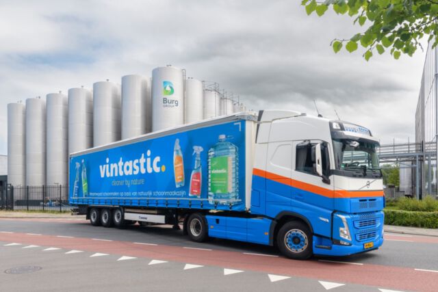 Happy monday!

Ook vandaag vertrekken er weer vrachtwagens vanaf ons distributiecentrum.🚛

⇢ #cleanerbynature ✨ 

#vintastic #schoonmaken #schoonmaakazijn #azijn #transport #nature