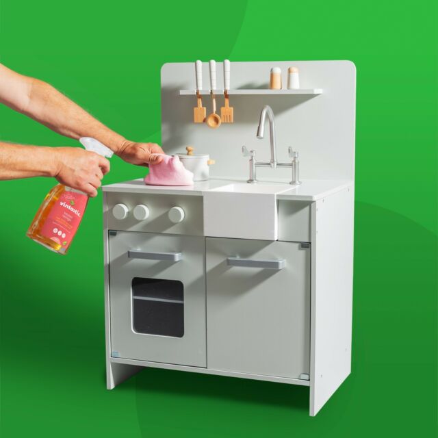 Heb jij als doel om altijd een schone keuken achter te laten na je kooksessie?🥕

Dé oplossing is de handige sprayflacon. Je reinigt, ontvet en ontkalkt. De kookplaten, keukenkastjes, aanrechtbladen en ga zo maar door.

Heb jij 'm al in huis?✅

⇢ #cleanerbynature ✨ 

#vintastic #schoonmaken #schoonmaakazijn #keuken #reiniger #azijn #mileubewust